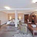 阿尔卑斯中环丹斯豪华生活酒店 5*