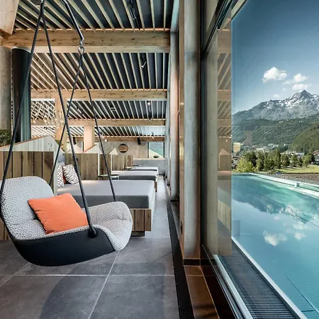 - Alpine . Luxury . Life 5* 솔덴