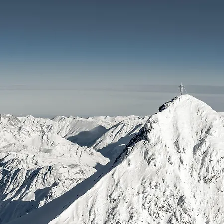 - Alpine . Luxury . Life 솔덴