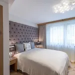 Ξενοδοχείο - Alpine . Luxury . Life 5*