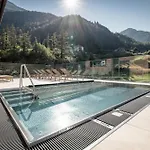Hotel - Alpine . Luxury . Life Sölden