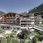 - Alpine . Luxury . Life Hotel Sölden
