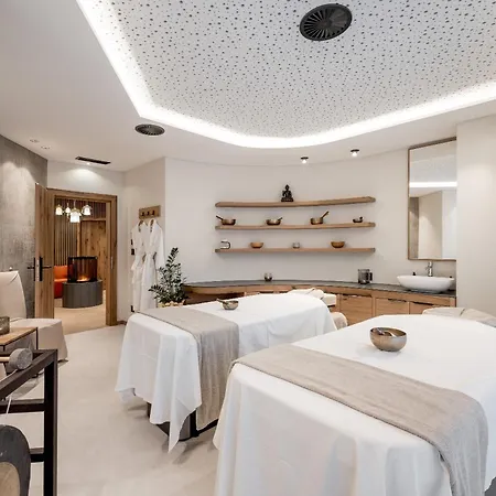 Hotell - Alpine . Luxury . Life 5*