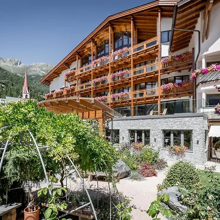 - Alpine . Luxury . Life Hotell 5*