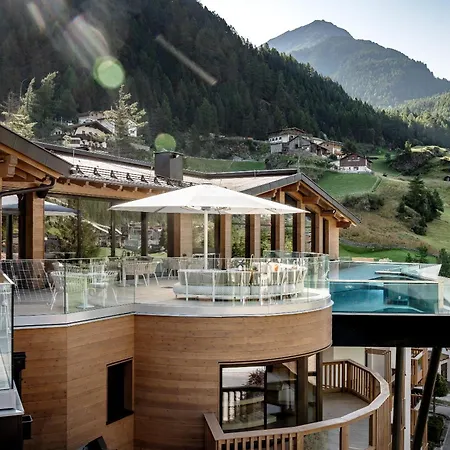 Hotel Das Central - Alpine . Luxury . Life