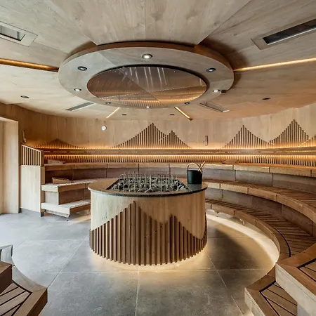 - Alpine . Luxury . Life