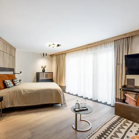 - Alpine . Luxury . Life 5*