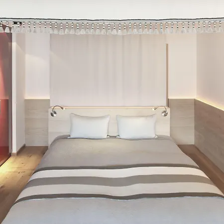 Hotell - Alpine . Luxury . Life