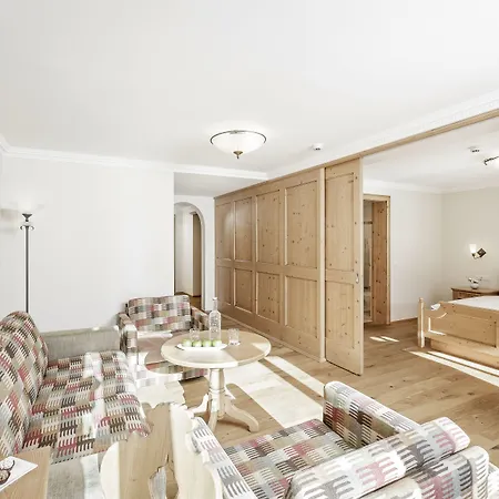 - Alpine . Luxury . Life