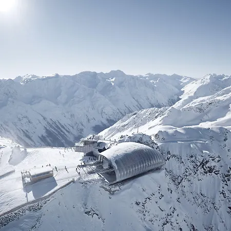 Hotell - Alpine . Luxury . Life 5*