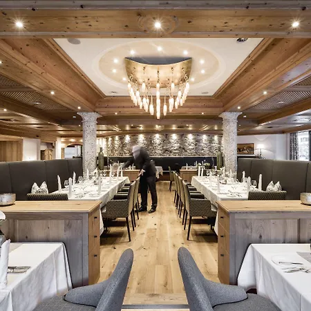 - Alpine . Luxury . Life 5* Sölden