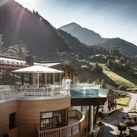 - Alpine . Luxury . Life 5* Sölden