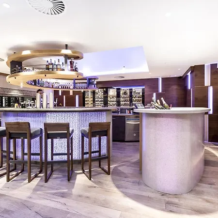 Hotel Das Central - Alpine . Luxury . Life Solden