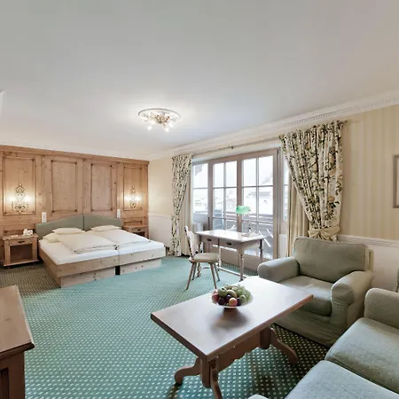 מלון - Alpine . Luxury . Life 5*