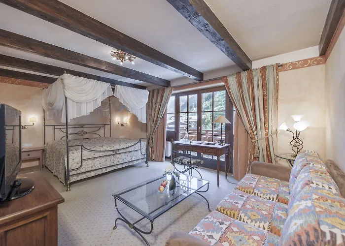 Hotel - Alpine . Luxury . Life