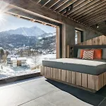 - Alpine . Luxury . Life מלון