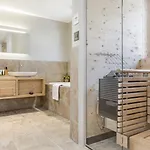 מלון - Alpine . Luxury . Life 5*