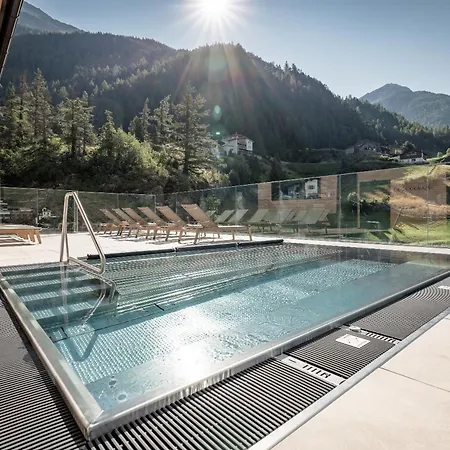 Hotel - Alpine . Luxury . Life Sölden