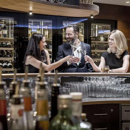 Hotel - Alpine . Luxury . Life Sölden