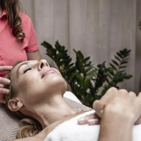 Hotel - Alpine . Luxury . Life Sölden